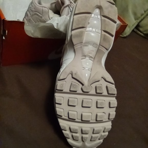 Nike Air Max 95 SE (ROSE) Condition: Pre-owned - Picture 6 of 10